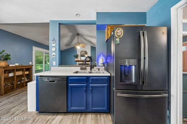 17240 HOLMES MILL Avenue, Jacksonville, FL 32226