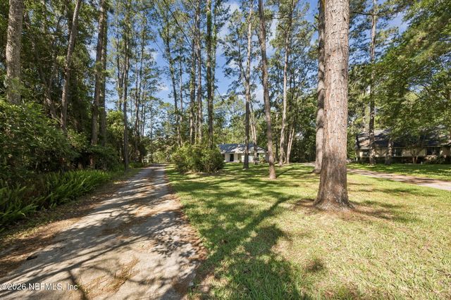 17240 HOLMES MILL Avenue, Jacksonville, FL 32226