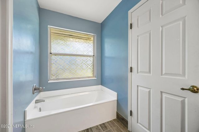 17240 HOLMES MILL Avenue, Jacksonville, FL 32226