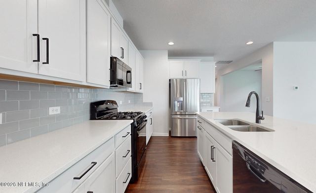 2077 AMBERLY Drive, Middleburg, FL 32068