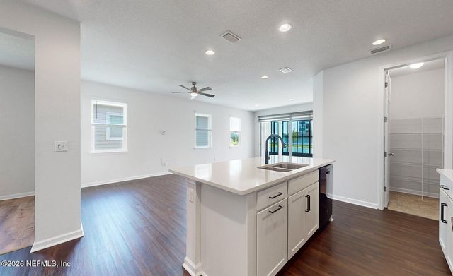 2077 AMBERLY Drive, Middleburg, FL 32068