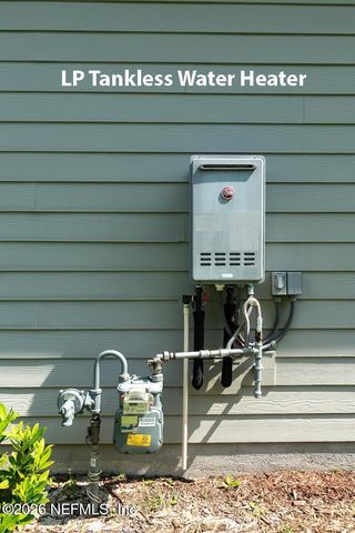 2077 AMBERLY Drive, Middleburg, FL 32068