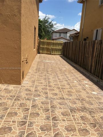 14512 SW 10th St, Miami, FL 33184