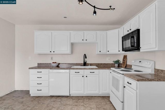 4141 Rita Dr, Martinez, CA 94553