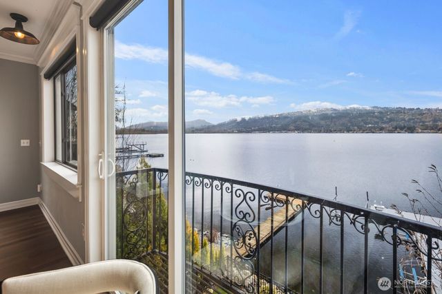 4013 E Lake Sammamish Shore Lane, Sammamish, WA 98075