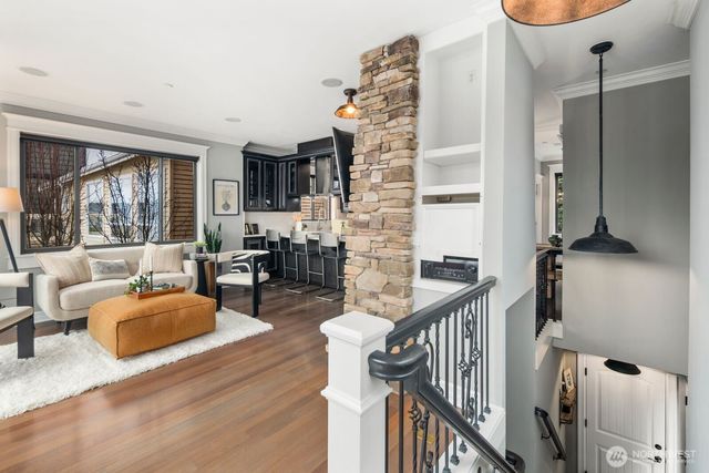 4013 E Lake Sammamish Shore Lane, Sammamish, WA 98075