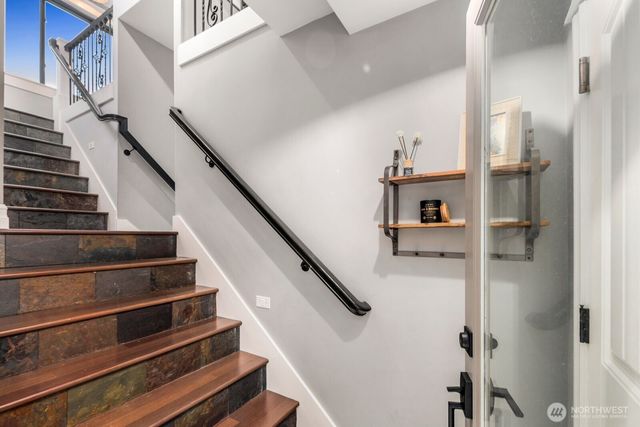 4013 E Lake Sammamish Shore Lane, Sammamish, WA 98075