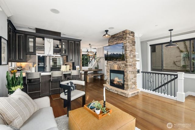 4013 E Lake Sammamish Shore Lane, Sammamish, WA 98075