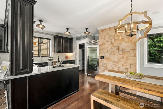 4013 E Lake Sammamish Shore Lane, Sammamish, WA 98075