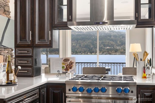 4013 E Lake Sammamish Shore Lane, Sammamish, WA 98075