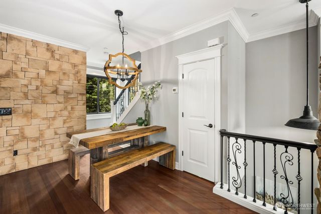 4013 E Lake Sammamish Shore Lane, Sammamish, WA 98075