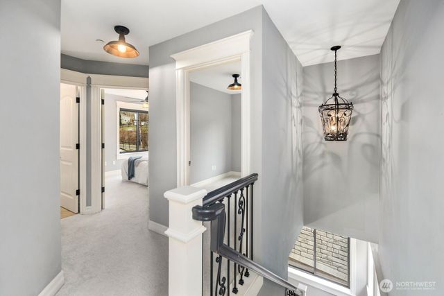 4013 E Lake Sammamish Shore Lane, Sammamish, WA 98075