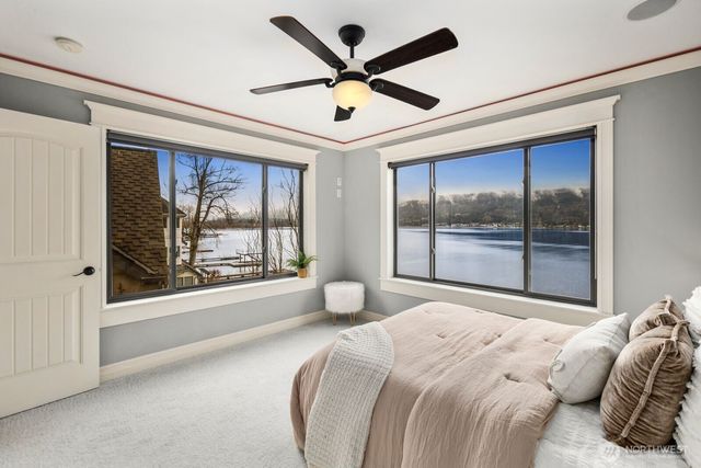 4013 E Lake Sammamish Shore Lane, Sammamish, WA 98075