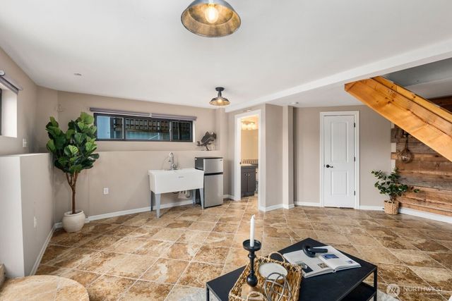 4013 E Lake Sammamish Shore Lane, Sammamish, WA 98075