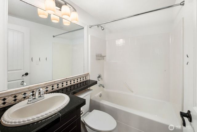 4013 E Lake Sammamish Shore Lane, Sammamish, WA 98075