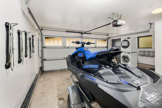 4013 E Lake Sammamish Shore Lane, Sammamish, WA 98075