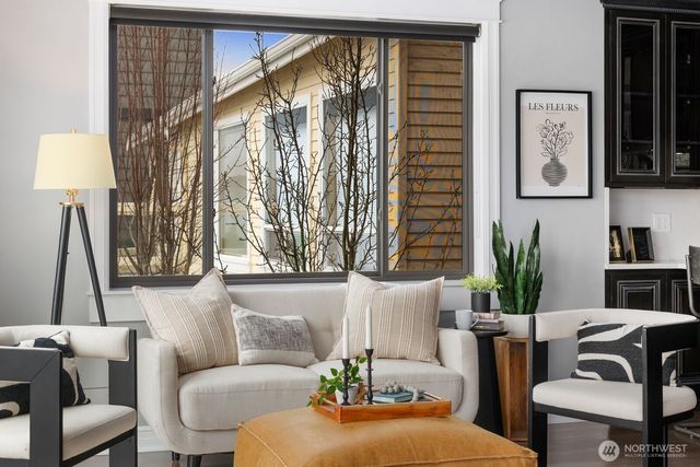 4013 E Lake Sammamish Shore Lane, Sammamish, WA 98075