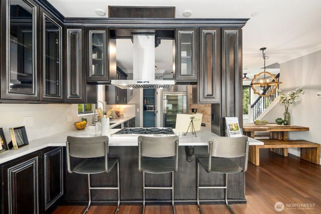 4013 E Lake Sammamish Shore Lane, Sammamish, WA 98075