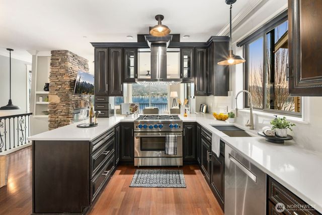 4013 E Lake Sammamish Shore Lane, Sammamish, WA 98075