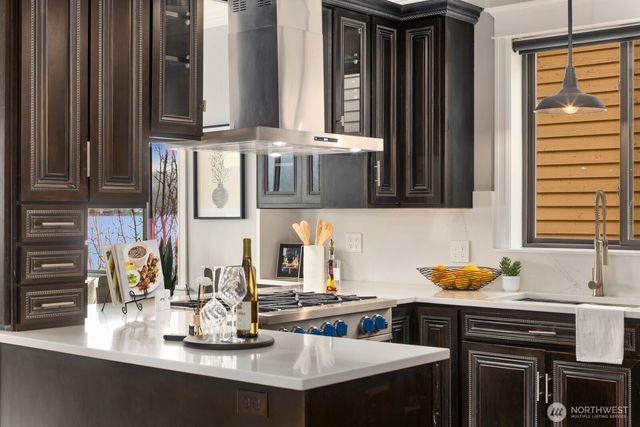 4013 E Lake Sammamish Shore Lane, Sammamish, WA 98075