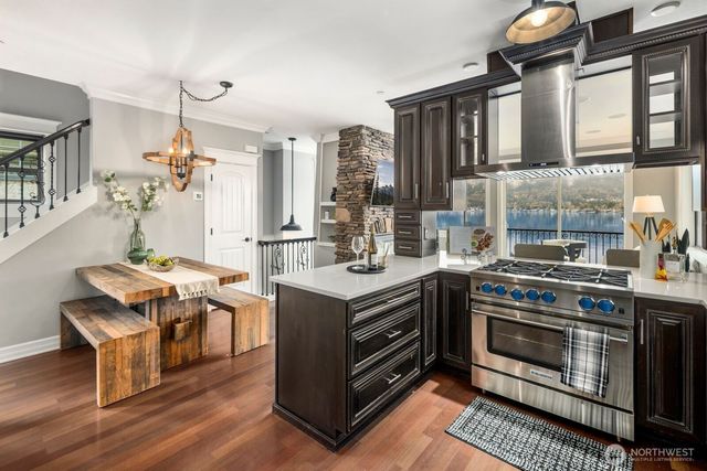 4013 E Lake Sammamish Shore Lane, Sammamish, WA 98075