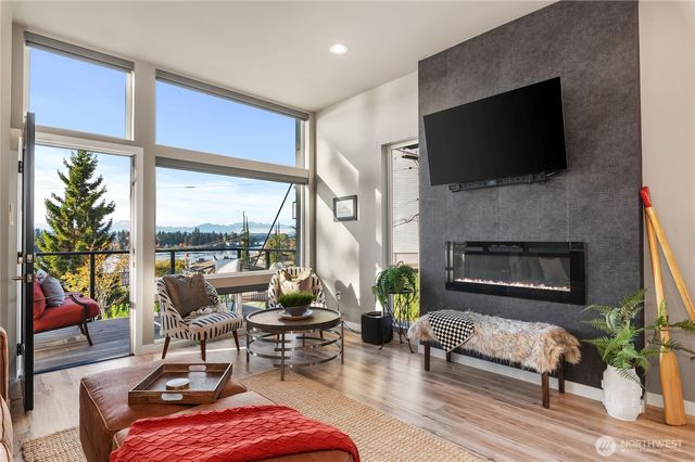 1157 Wheaton Way, Bremerton, WA 98310