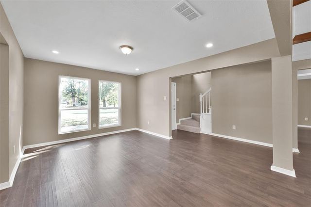 696 Ravensworth Drive, Conroe, TX 77302