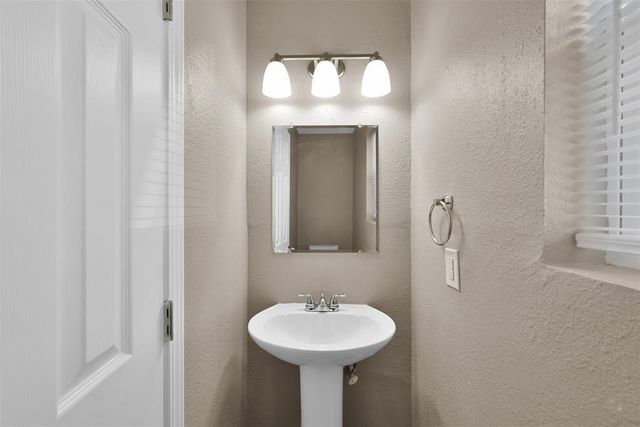 696 Ravensworth Drive, Conroe, TX 77302