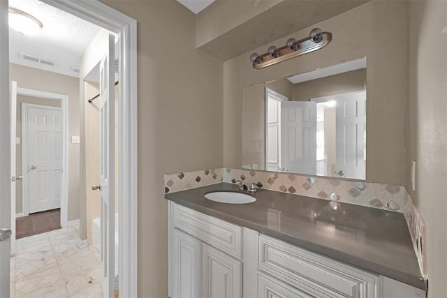 696 Ravensworth Drive, Conroe, TX 77302