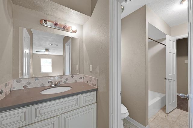 696 Ravensworth Drive, Conroe, TX 77302