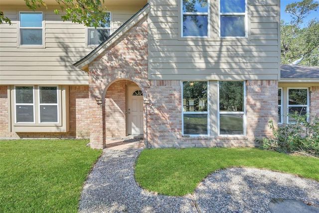 696 Ravensworth Drive, Conroe, TX 77302