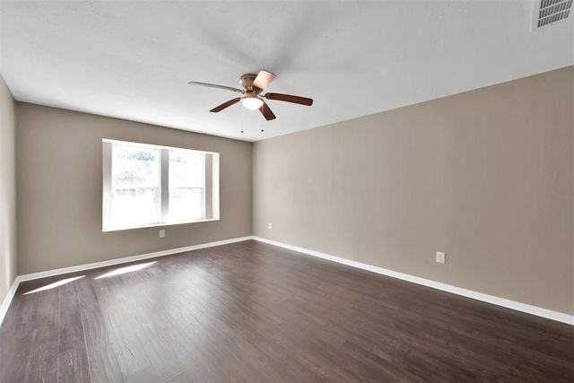 696 Ravensworth Drive, Conroe, TX 77302