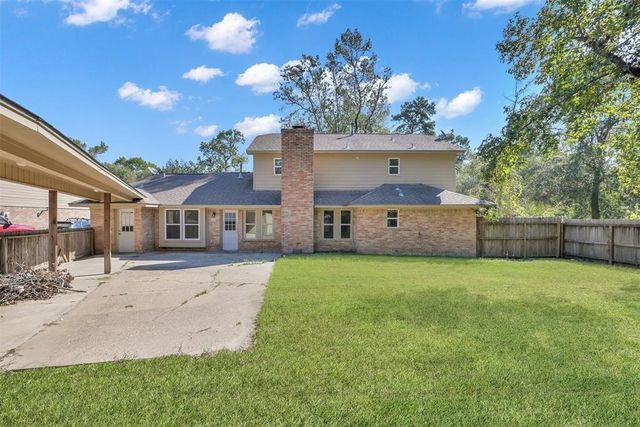 696 Ravensworth Drive, Conroe, TX 77302