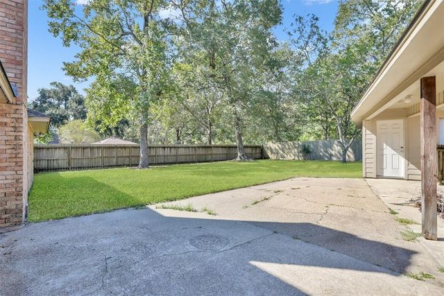 696 Ravensworth Drive, Conroe, TX 77302