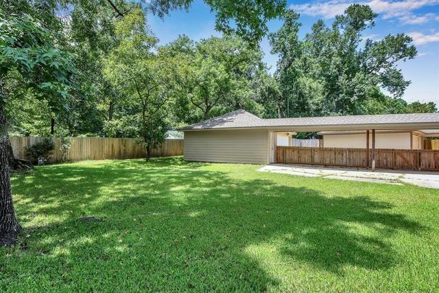 696 Ravensworth Drive, Conroe, TX 77302