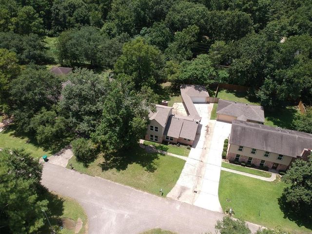 696 Ravensworth Drive, Conroe, TX 77302