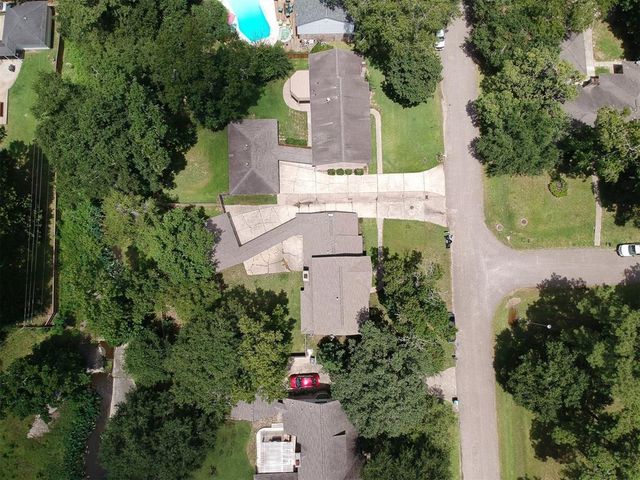 696 Ravensworth Drive, Conroe, TX 77302