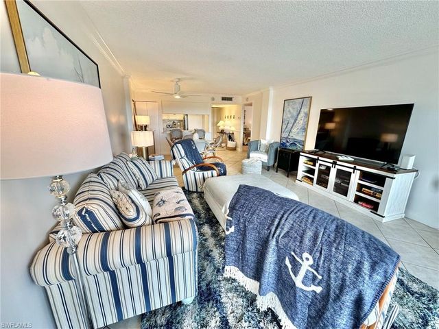 1 Bluebill AVE # 604, Naples, FL 34108