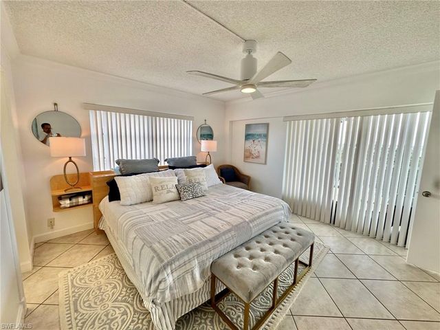 1 Bluebill AVE # 604, Naples, FL 34108