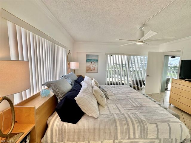 1 Bluebill AVE # 604, Naples, FL 34108