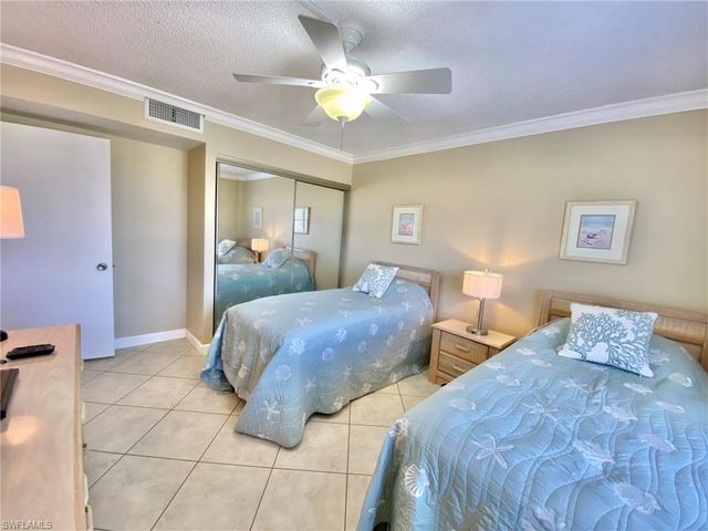 1 Bluebill AVE # 604, Naples, FL 34108