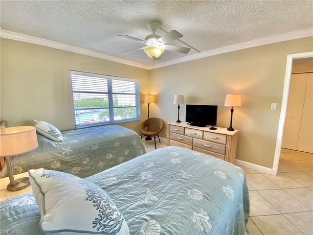 1 Bluebill AVE # 604, Naples, FL 34108