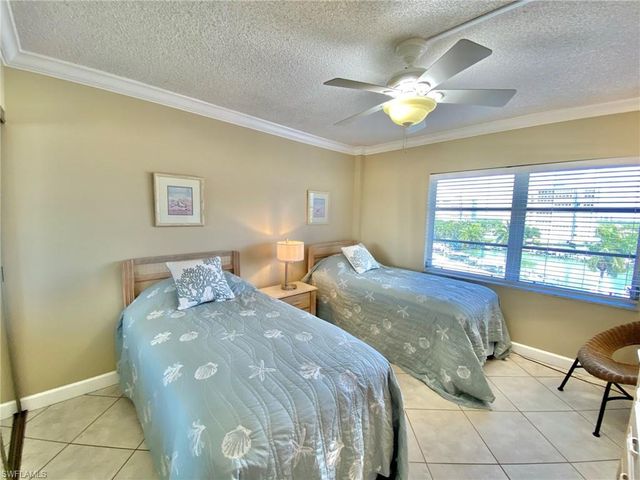 1 Bluebill AVE # 604, Naples, FL 34108
