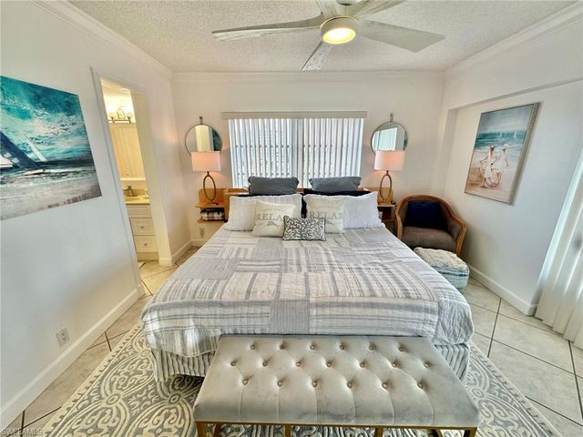 1 Bluebill AVE # 604, Naples, FL 34108