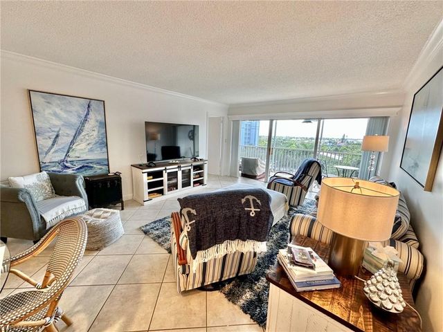 1 Bluebill AVE # 604, Naples, FL 34108