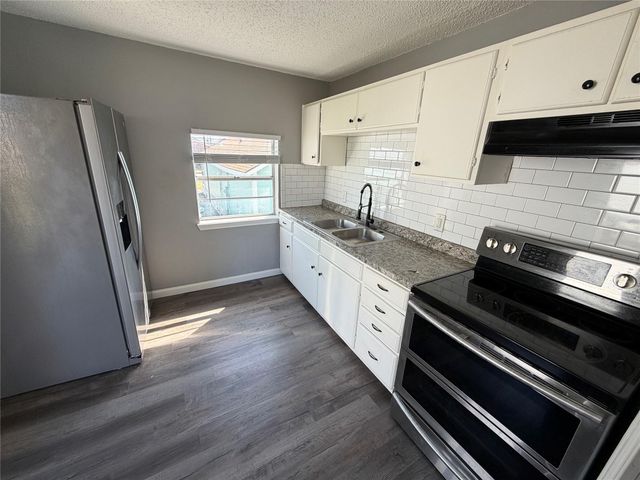 5616 Avenue R Unit 2 2, Galveston, TX 77551