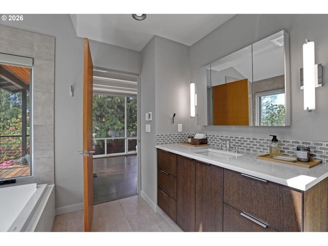 3619 Sw 50TH Ave, Portland, OR 97221