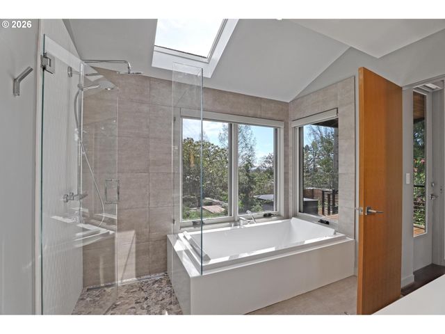 3619 Sw 50TH Ave, Portland, OR 97221