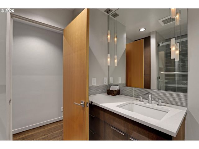 3619 Sw 50TH Ave, Portland, OR 97221