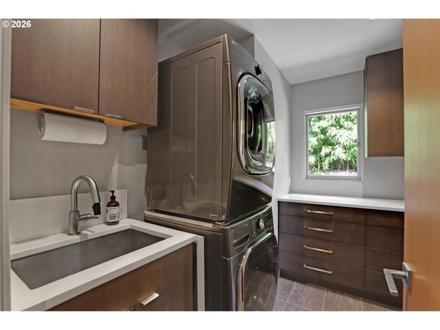 3619 Sw 50TH Ave, Portland, OR 97221